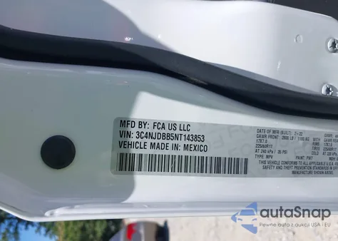 2022 Jeep Compass Latitude 4X4 z USA, uszkodzony, nr VIN 3C4NJDBB5NT143853